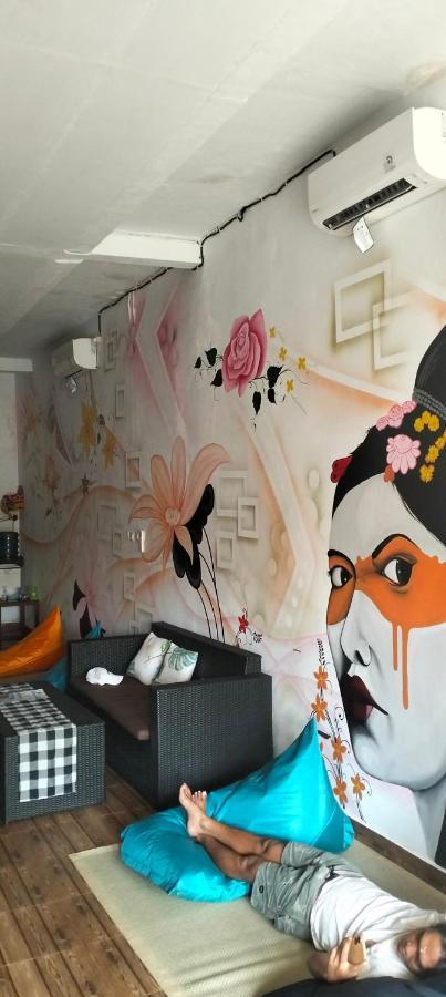 Tara Hostel Batununggul Eksteriør billede